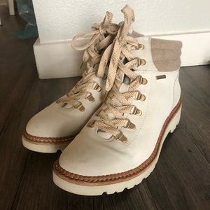Dezi Moonbeam White Bionica Boots